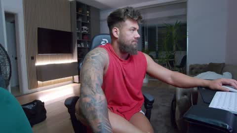 Erik online show from February 6, 6:24 pm