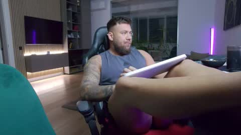 Erik online show from November 1, 8:46 pm