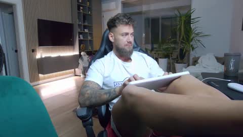 Erik online show from December 23, 9:08 pm