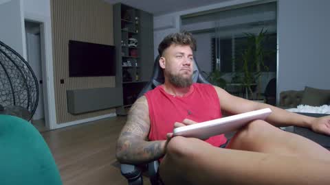 Erik online show from January 28, 8:26 pm