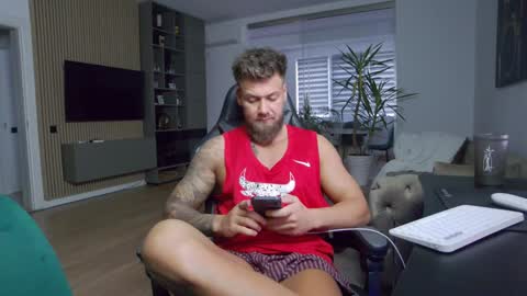 Erik online show from December 10, 9:12 am