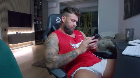 Erik online show from September 13, 8:21 pm