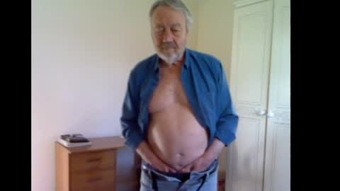 erasmus_d online show from April 7, 4:51 pm