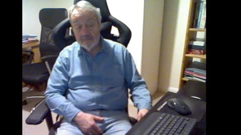 erasmus_d online show from December 13, 6:59 pm