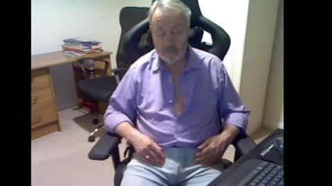 erasmus_d online show from October 26, 5:26 pm