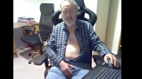 erasmus_d online show from October 23, 5:05 pm