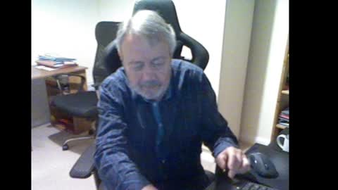 erasmus_d online show from December 11, 5:54 pm