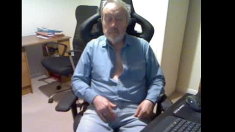 erasmus_d online show from January 5, 5:41 pm