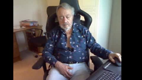 erasmus_d online show from September 14, 5:15 pm