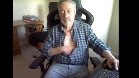 erasmus_d online show from March 3, 5:34 pm