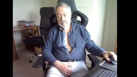 erasmus_d online show from February 15, 12:02 pm