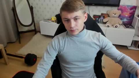 Max online show from December 17, 4:09 am