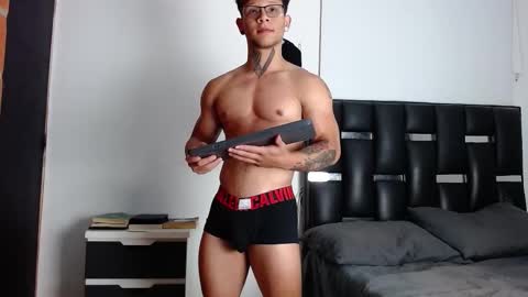 Eros online show from March 4, 11:45 pm