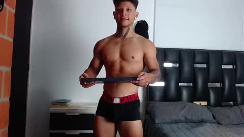 Snapshot of erosscott chatting on October 20, 3:49 pm Eros online show from October 20, 3:49 pm