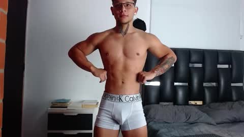 Snapshot of erosscott chatting on October 27, 4:42 pm Eros online show from October 27, 4:42 pm