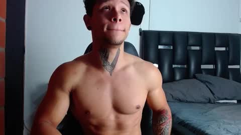 Snapshot of erosscott chatting on October 6, 5:39 pm Eros online show from October 6, 5:39 pm