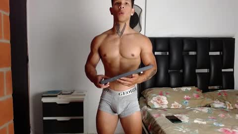 Snapshot of erosscott chatting on March 3, 1:17 am Eros online show from March 3, 1:17 am