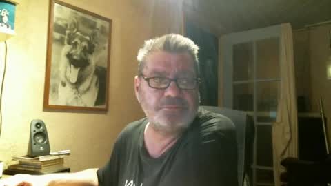 Erwins room welcome sound on online show from July 26, 12:40 am