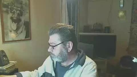 Erwins room welcome sound on online show from January 24, 1:35 am