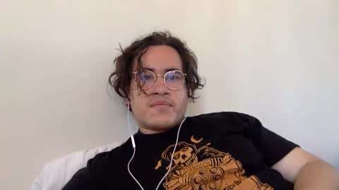 esiiiiiiiiis online show from June 2, 10:44 pm