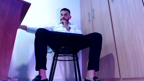 Snapshot of esteban_fer chatting on January 3, 12:54 am Esteban Fernandez online show from January 3, 12:54 am