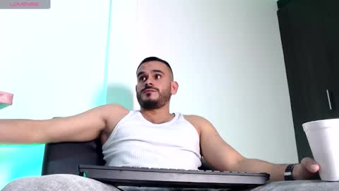 Snapshot of esteban_fer chatting on October 29, 2:58 am Esteban Fernandez online show from October 29, 2:58 am