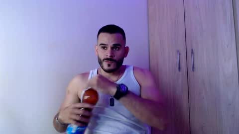 Snapshot of esteban_fer chatting on January 31, 5:53 pm Esteban Fernandez online show from January 31, 5:53 pm