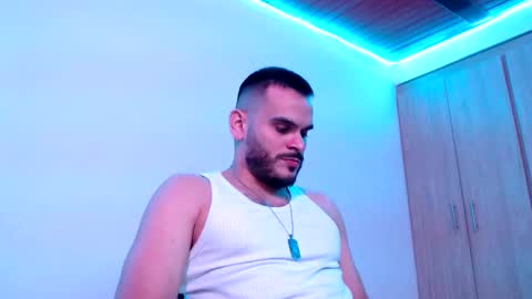 Snapshot of esteban_fer chatting on December 7, 6:32 am Esteban Fernandez online show from December 7, 6:32 am