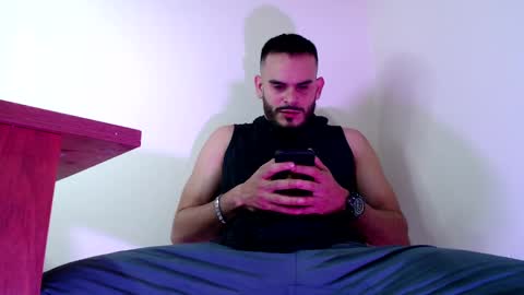 Snapshot of esteban_fer chatting on December 21, 12:27 pm Esteban Fernandez online show from December 21, 12:27 pm