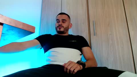 Snapshot of esteban_fer chatting on February 7, 4:48 am Esteban Fernandez online show from February 7, 4:48 am