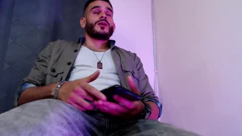 Snapshot of esteban_fer chatting on December 23, 10:33 pm Esteban Fernandez online show from December 23, 10:33 pm