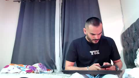 Snapshot of esteban_fer chatting on February 19, 2:12 am Esteban Fernandez online show from February 19, 2:12 am