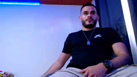 Snapshot of esteban_fer chatting on January 22, 9:55 pm Esteban Fernandez online show from January 22, 9:55 pm