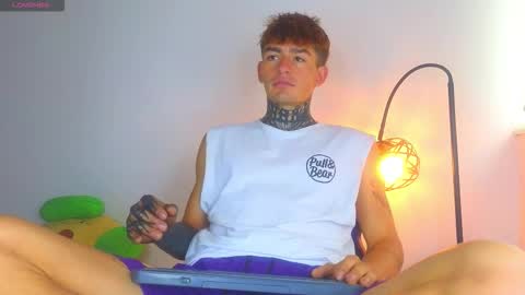 Esteban independent model online show from January 12, 1:37 pm