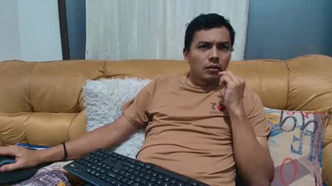Snapshot of estebancot0314 chatting on October 27, 5:32 am Esteban online show from October 27, 5:32 am