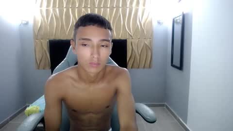 estyler_18 online show from December 20, 9:32 am