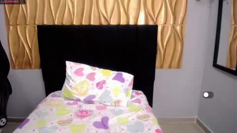 estyler_18 online show from January 8, 12:15 pm