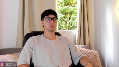 etham_wolf1 online show from May 5, 5:57 pm