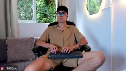 etham_wolf1 online show from June 2, 6:20 pm