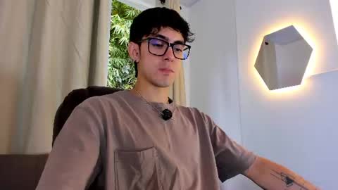 etham_wolf1 online show from August 6, 6:36 pm