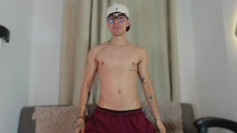 etham_wolf1 online show from April 16, 8:09 pm