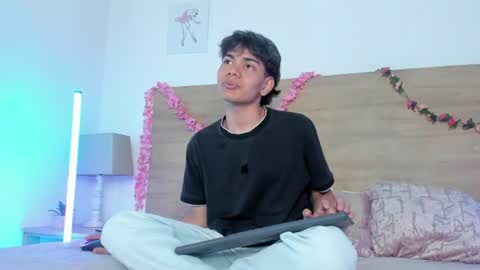Ethan Bigdick Latino  online show from July 29, 11:20 am