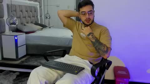 ethan_greys online show from December 14, 4:08 am