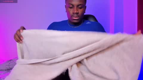 ethan travis online show from December 2, 11:27 pm