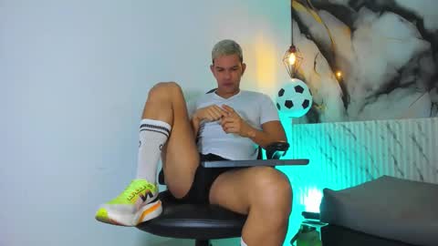 ethancarter_ online show from June 11, 1:53 pm