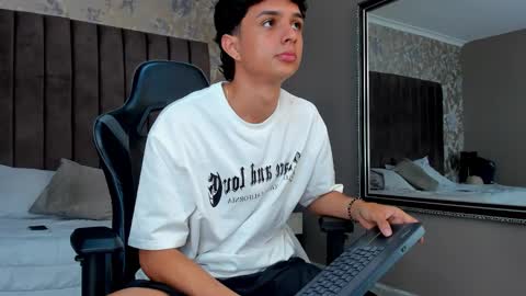 ethanlowell online show from November 20, 3:50 am