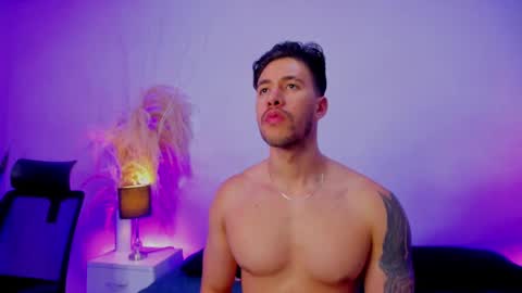 E V A N S online show from October 5, 8:57 pm