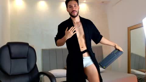 E V A N S online show from March 8, 2:04 am