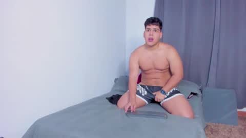 Snapshot of evansfenty chatting on December 19, 5:07 am evansfenty online show from December 19, 5:07 am