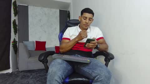 luis online show from November 29, 10:12 pm